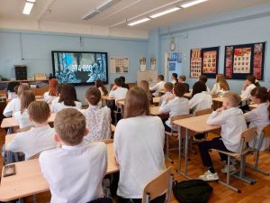 Ученики школы №2109 обсудили единство народов. Фото: официальная страница школы №2109 в социальных сетях