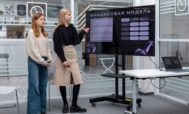 Почти пять тысяч участников столичного конкурса получат дополнительные баллы при поступлении в вузы. Фото: Пресс-служба Департамента образования и науки города Москвы