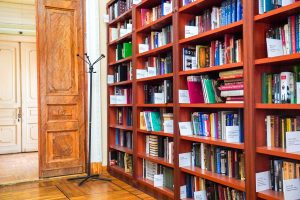 Расписание работы ЦБ Щербинки поменялось из-за праздников. Фото: Ксения Догонашева, «Вечерняя Москва»