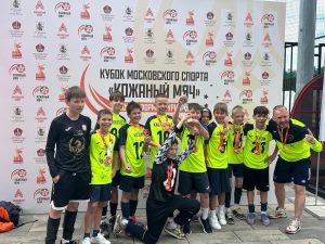 Игроки школы №2109 победили в региональном этапе турнира «Кожаный мяч» по футболу. Фото: официальная страница школы №2109 в социальных сетях