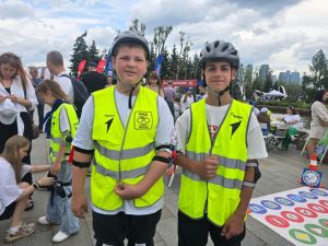 Ребята из школы №2083 посетили празднование годовщины образование полиции на Поклонной горе. Фото: официальная страница школы №2083 в социальных сетях
