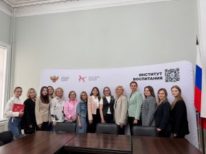 Учителя школы №2083 выступили на собрании разработчиков проекта «Разговоры о важном». Фото: официальная страница школы №2083 в социальных сетях