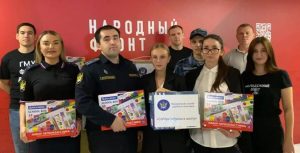 Организация также отправила в новые территории России 300 наборов для первоклассников, столько же рюкзаков, укомплектованных всем необходимым, комплекты школьной формы для мальчиков и девочек, свитера и футболки, куртки и пальто. Фото: ПС народного фронта Москвы