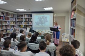 Сотрудники ЦБС Щербинки провели беседу на тему Куликовской битвы для учеников школы №2117. Фото: официальный Telegram-канал ЦБС Щербинки