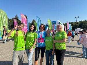 Волонтеры и преподаватели школы №2083 посетили марафон «Забег ради жизни». Фото: официальная страница школы №2083 в социальных сетях