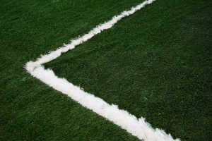 Игроки ДФК «Олимпия» выйдут на поле в Бронзовом финале Чемпионата Москвы по футболу Kimberly Cup. Фото: Анна Быкова, «Вечерняя Москва»